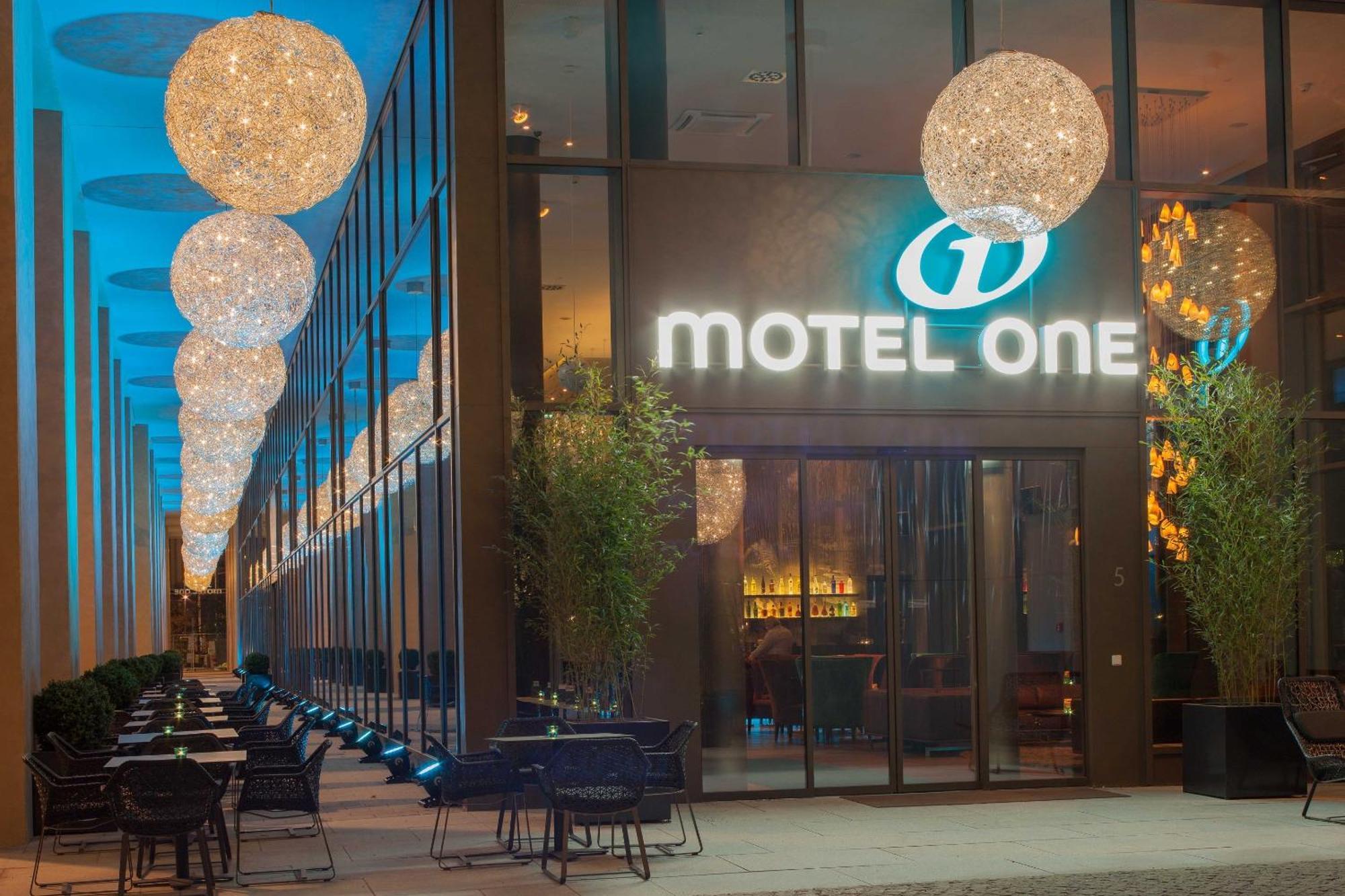 Motel One Dresden Am Zwinger Exteriör bild