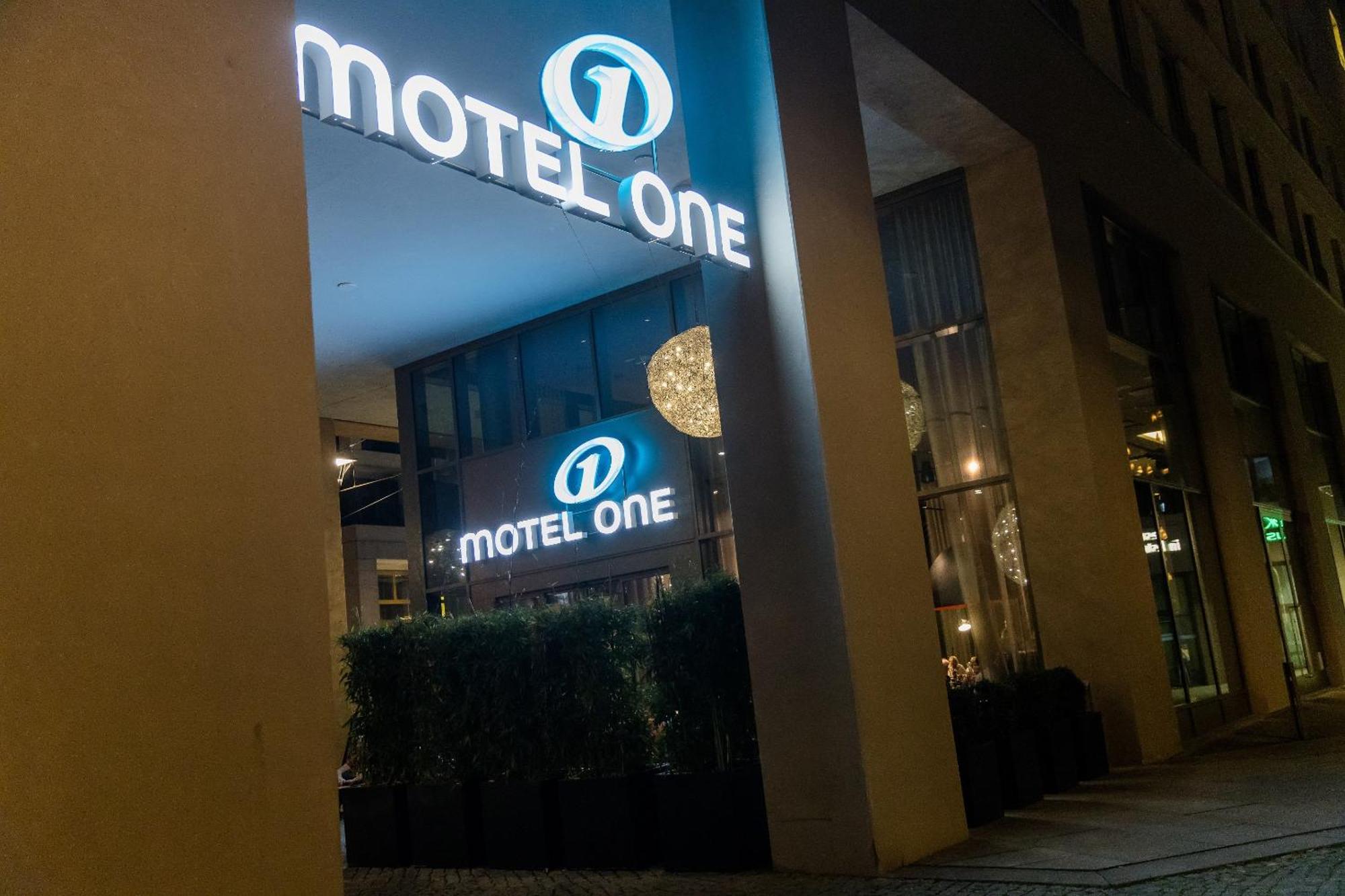 Motel One Dresden Am Zwinger Exteriör bild