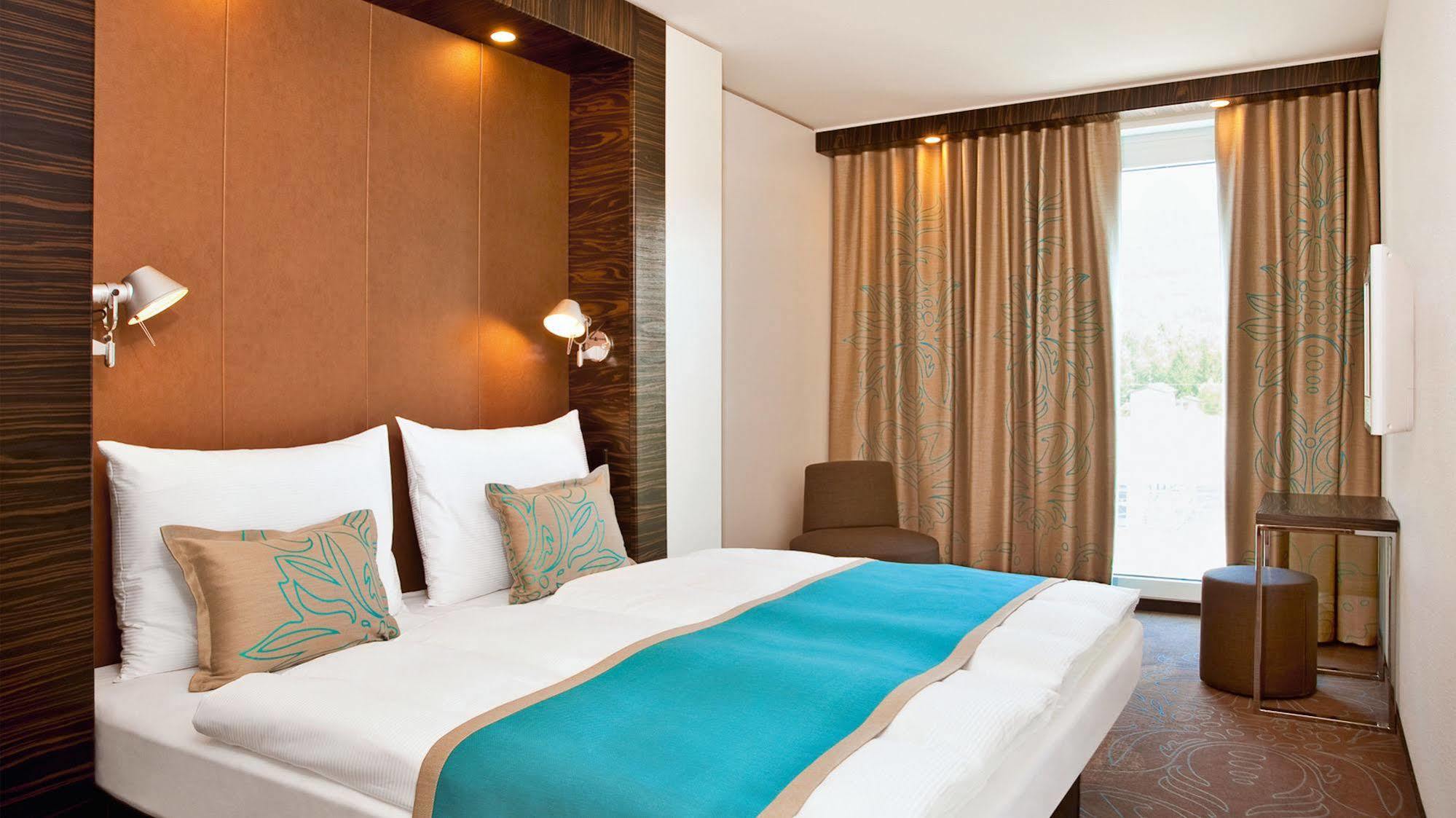Motel One Dresden Am Zwinger Exteriör bild