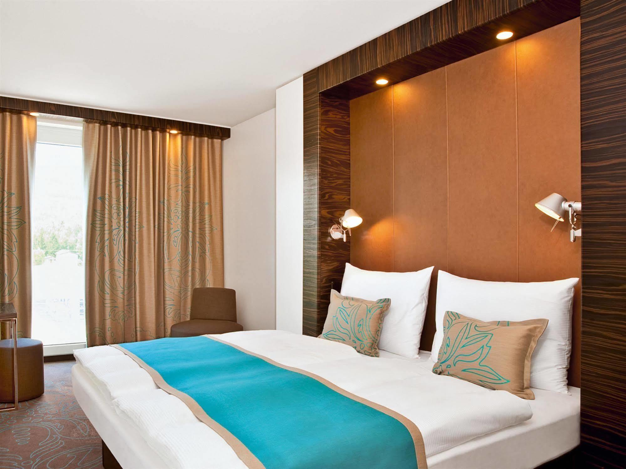 Motel One Dresden Am Zwinger Exteriör bild